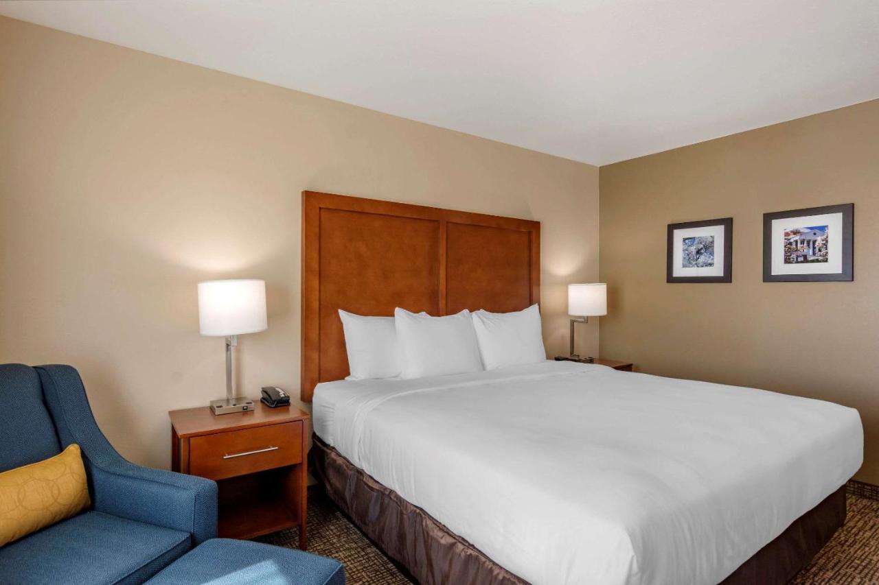 Comfort Inn & Suites Шарлотсвилл Экстерьер фото